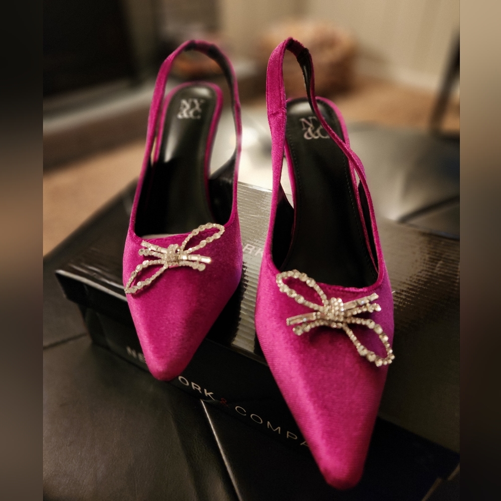 NY&Co Velvet Heels with Rhinestone Detail Sz 9 NIB